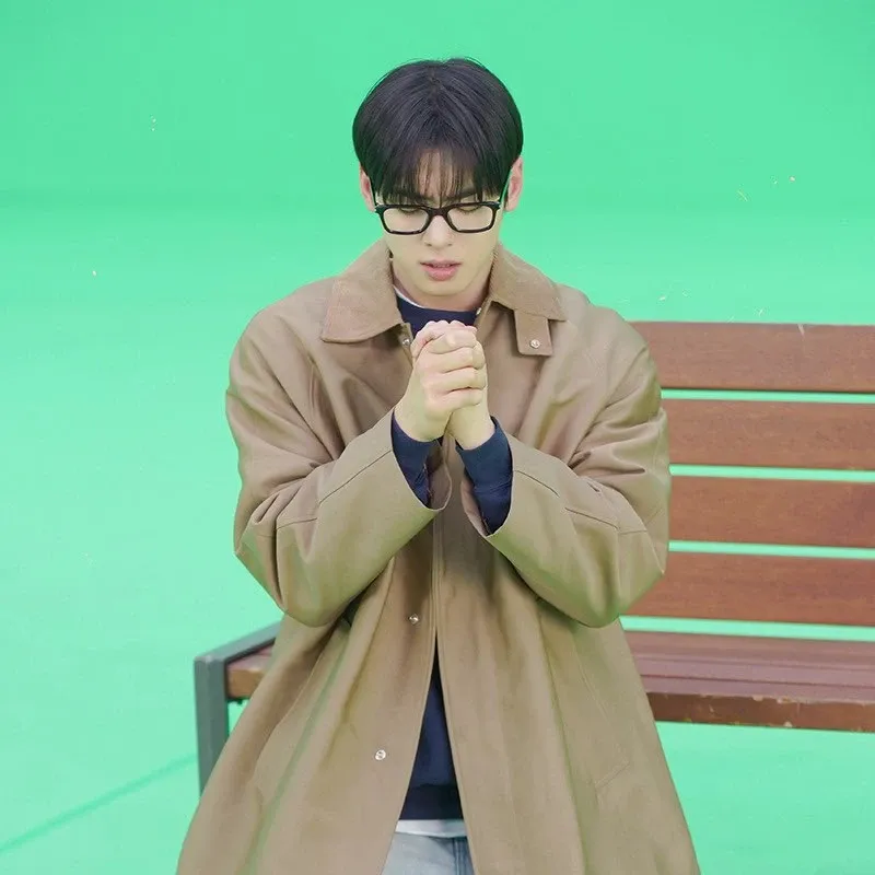 Behind-the-scenes cut of Cha Eunwoo