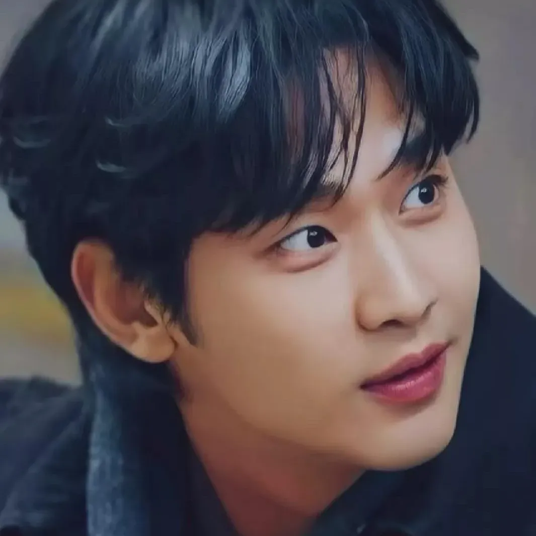 A moment captured by a fan of Kim Soohyun