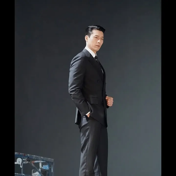 Behind-the-scenes cut of Hyun Bin
