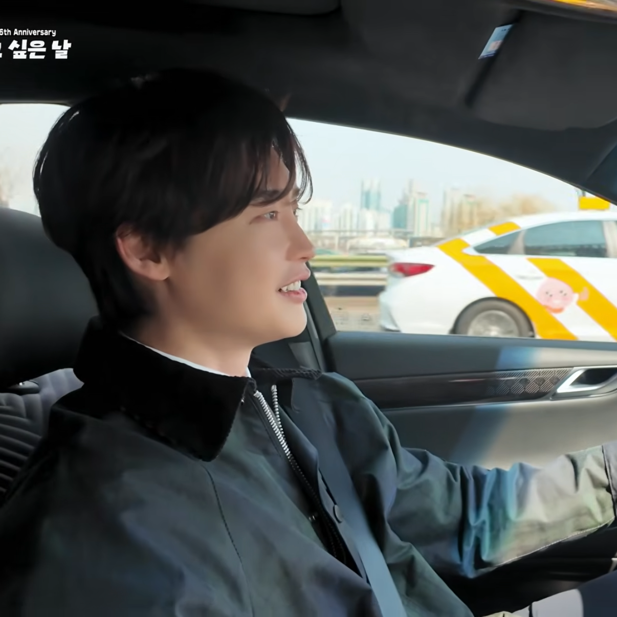 A moment captured by a fan of Lee Jongsuk