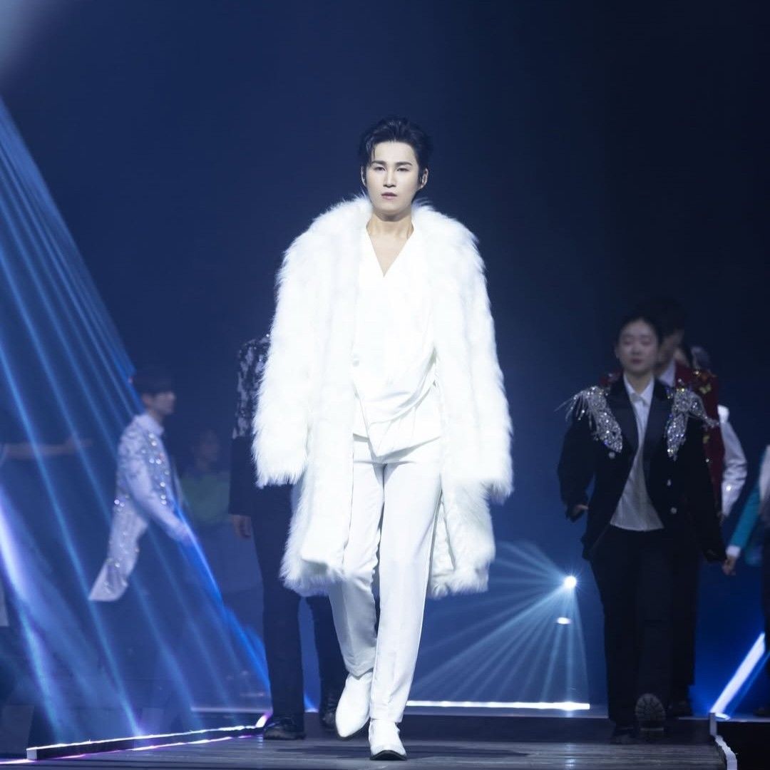 粉丝拍下的金熙栽瞬间