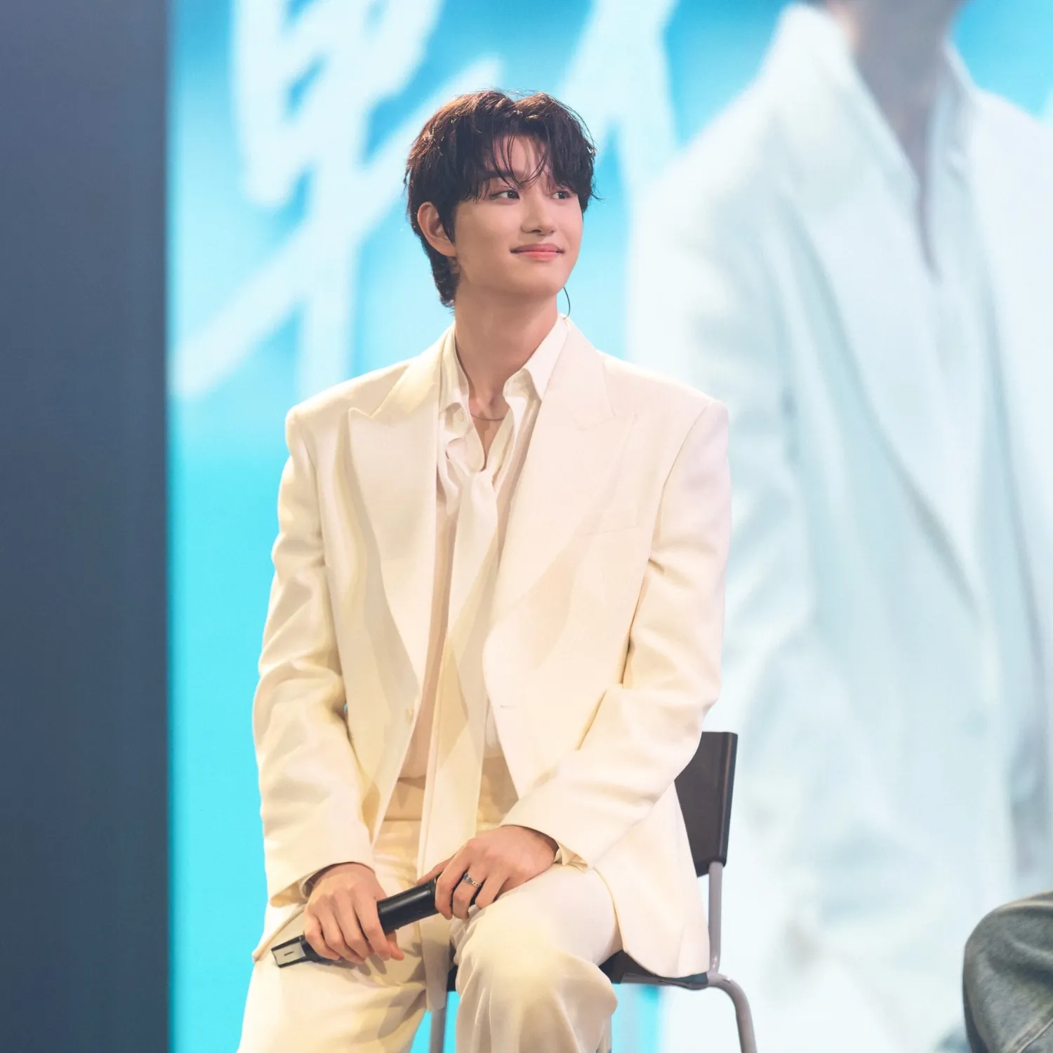 Behind-the-scenes cut of Kim Jaewon