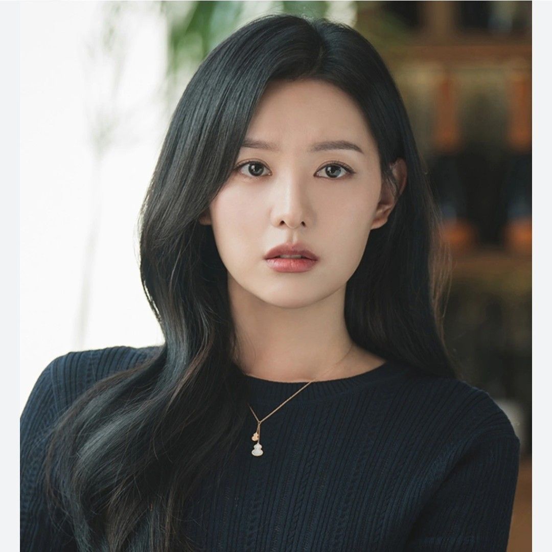 Behind-the-scenes cut of Kim Jiwon