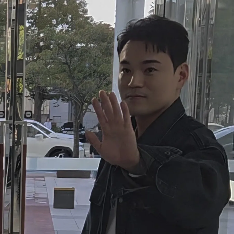 A moment captured by a fan of Cheonrokdam
