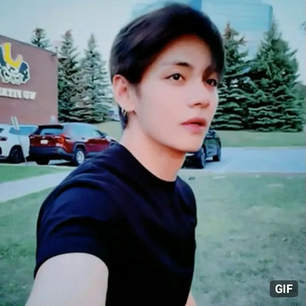 Latest photo of Kim Taehyung (V)