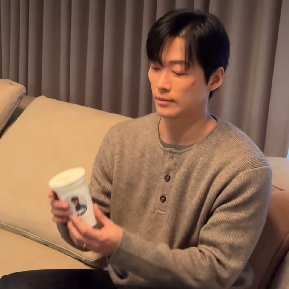 Behind-the-scenes cut of Namkoong Min