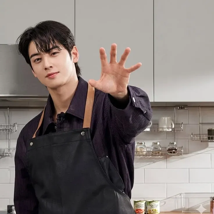 Recent activity shot of Cha Eunwoo