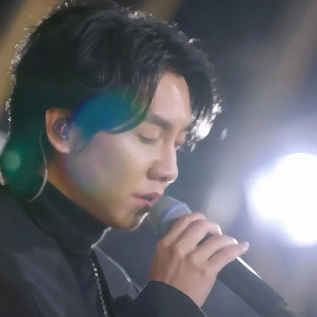 Momen yang diabadikan oleh penggemar Lee Seunggi
