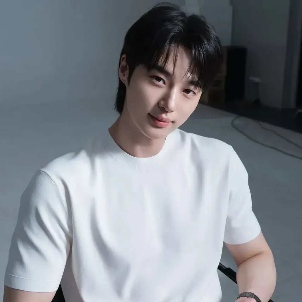 Latest photo of Byeon Wooseok