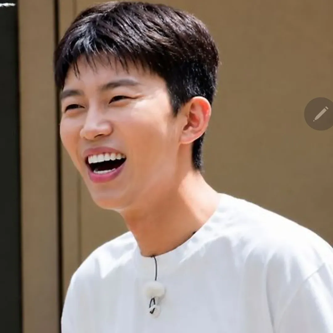 Momen yang diabadikan oleh penggemar Lim Youngwoong