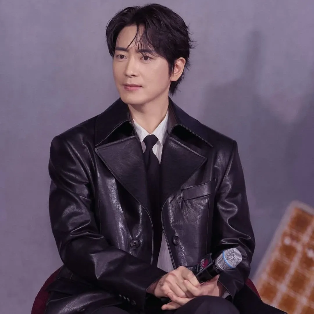 Behind-the-scenes cut of Lee Joonhyuk