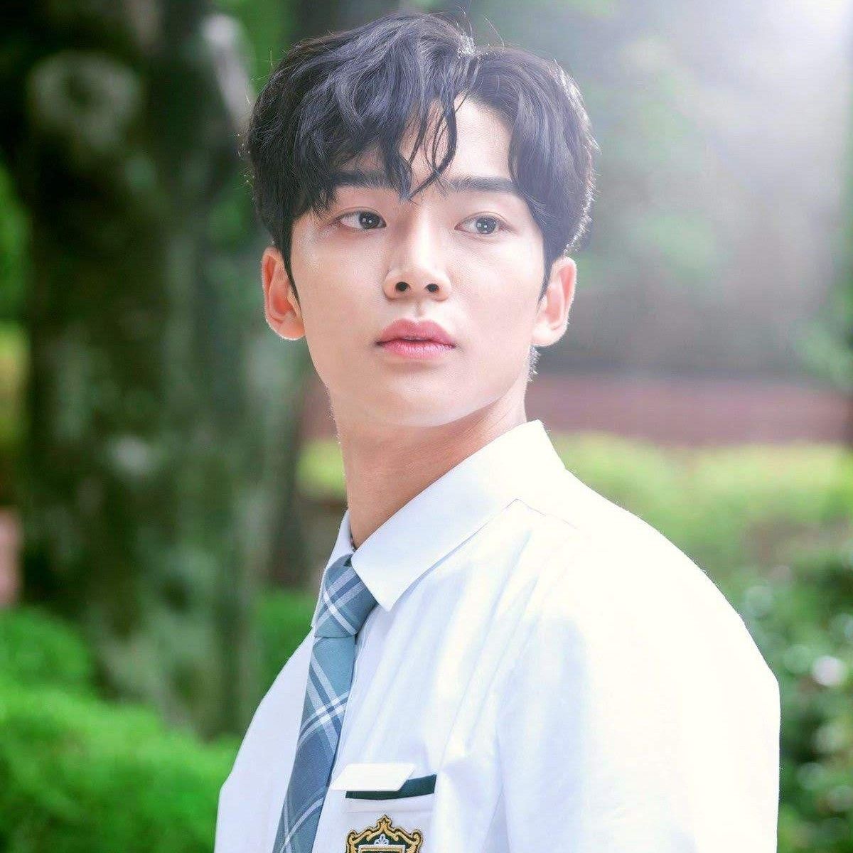 Foto terbaru dari Rowoon