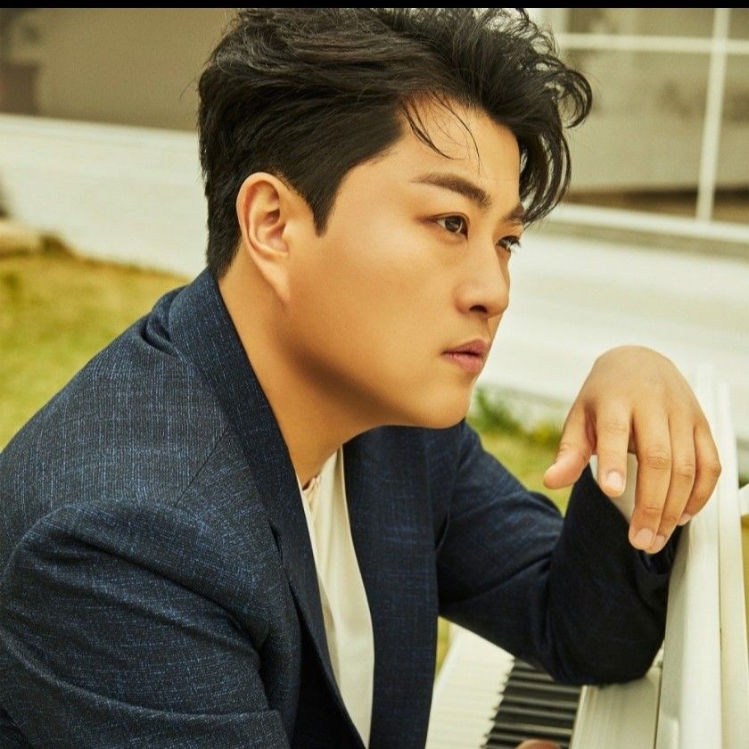 A moment captured by a fan of Kim Hojoong