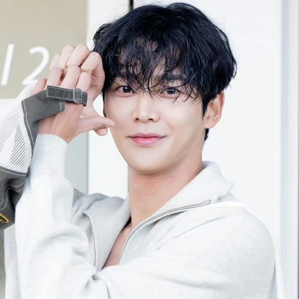 로운의 비하인드 컷