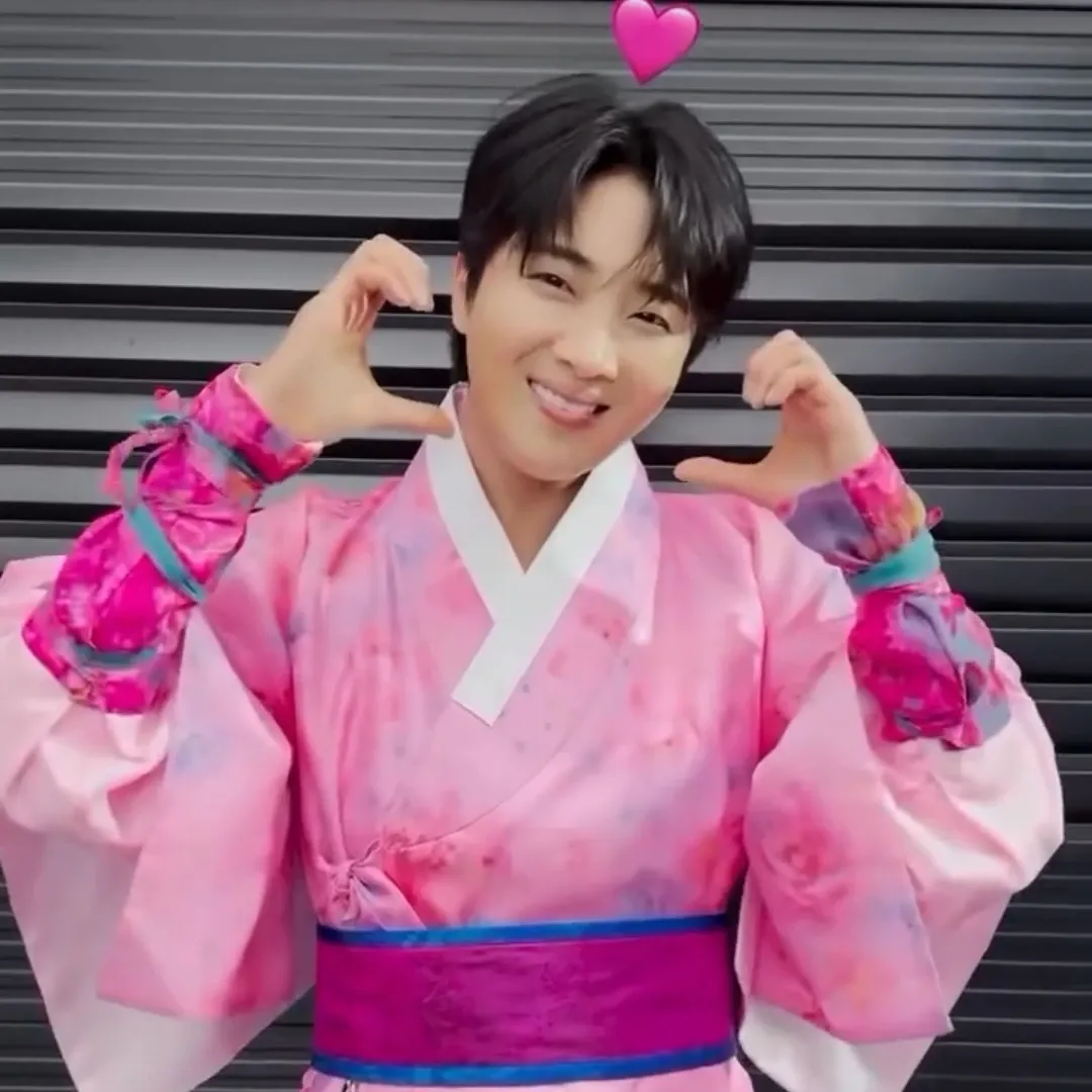 Behind-the-scenes cut of Hwang Yunsung