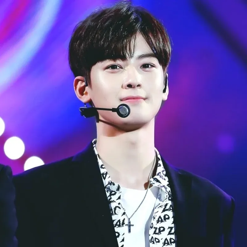 A moment captured by a fan of Cha Eunwoo