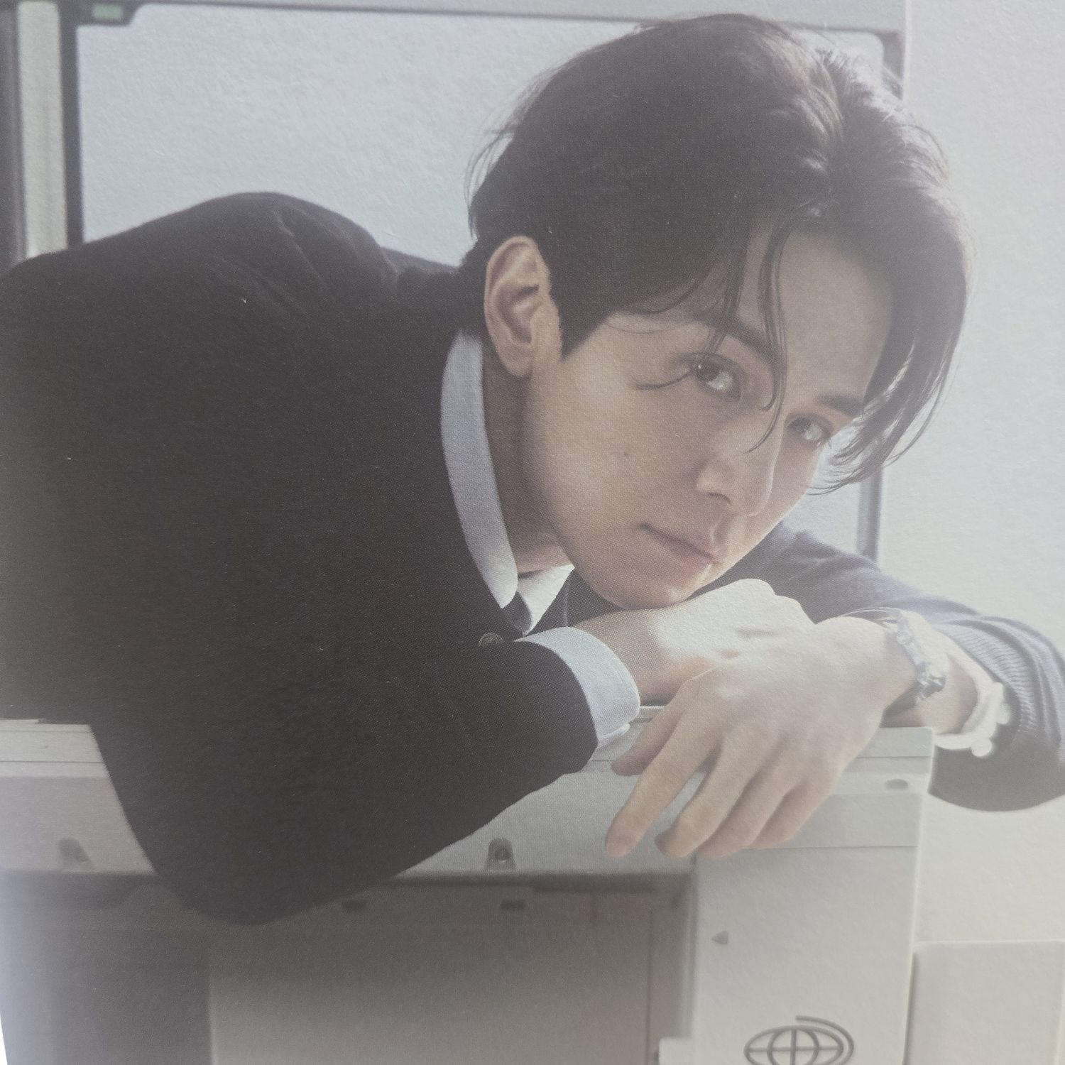 Behind-the-scenes cut of Lee Dongwook