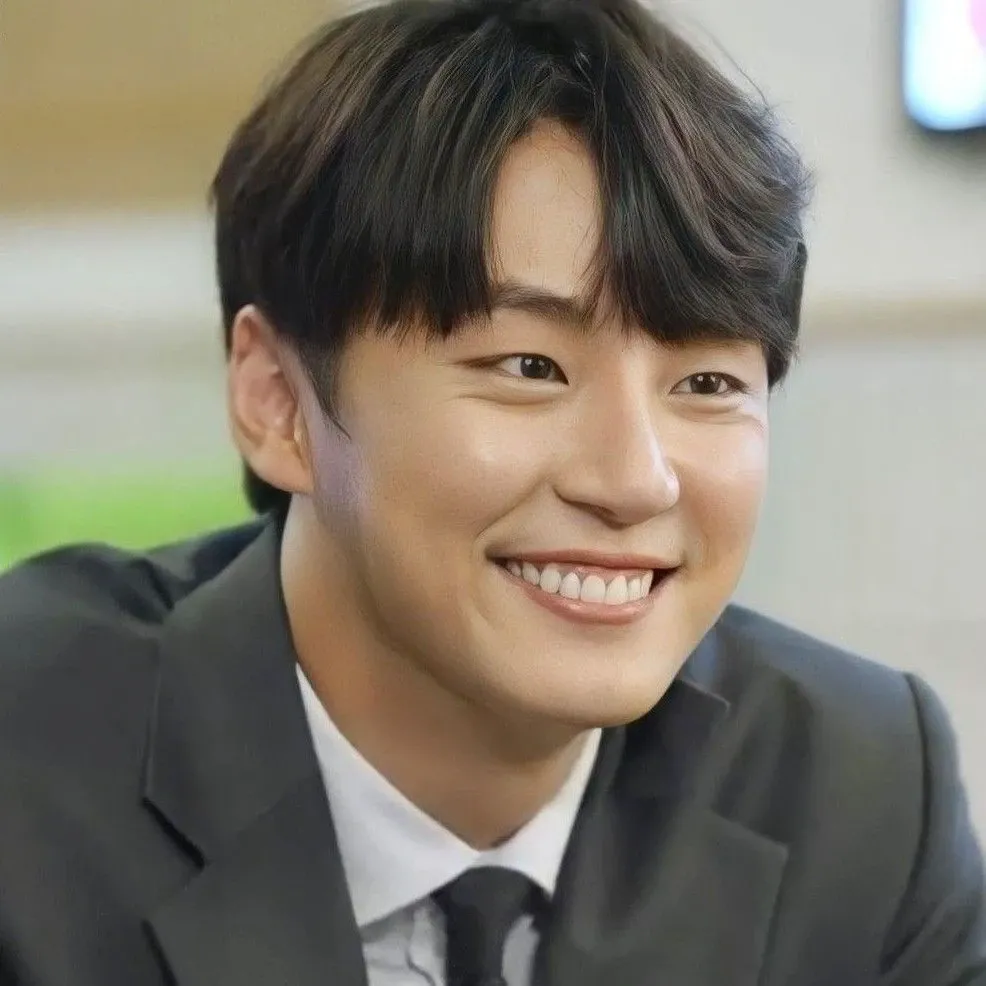 A moment captured by a fan of Yoon Shiyoon
