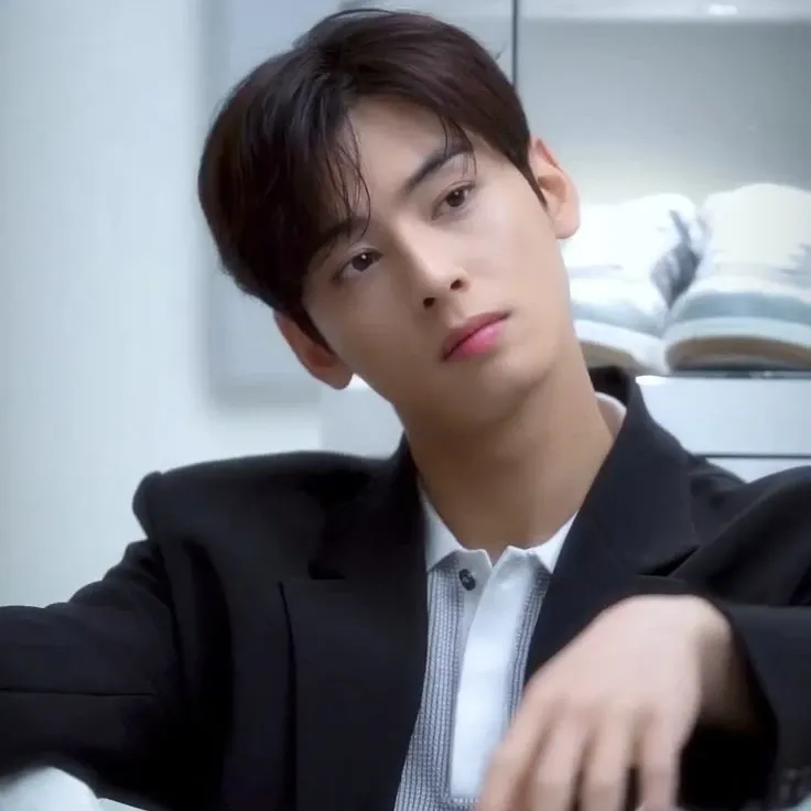 Latest photo of Cha Eunwoo