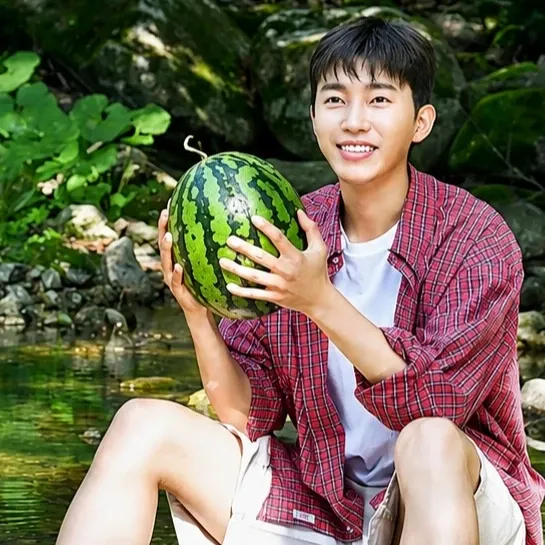 Behind-the-scenes cut of Lim Youngwoong