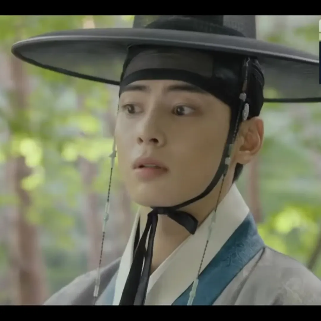 Recent activity shot of Cha Eunwoo