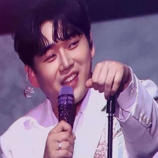 A moment captured by a fan of Hwang Youngwoong