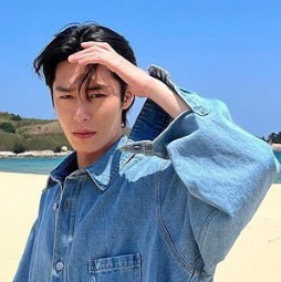 Recent activity shot of Lee Jaewook