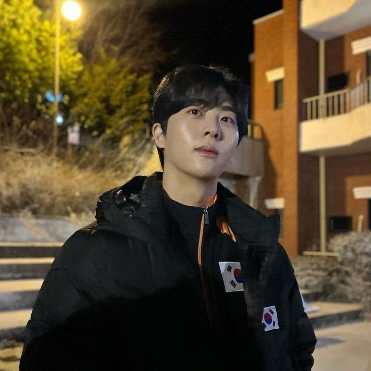 Recent activity shot of Kim Mujun