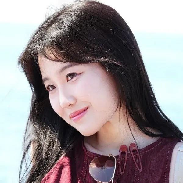 Behind-the-scenes cut of Hong Seongyun