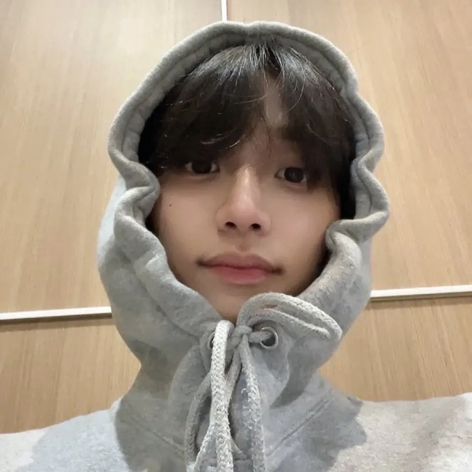 Behind-the-scenes cut of Kim Jaewon