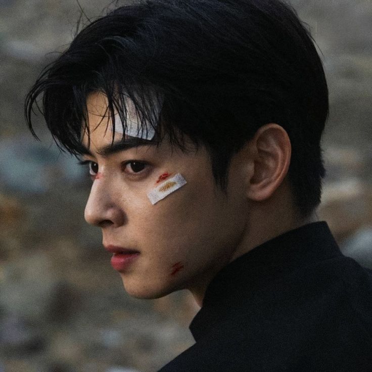 Behind-the-scenes cut of Cha Eunwoo