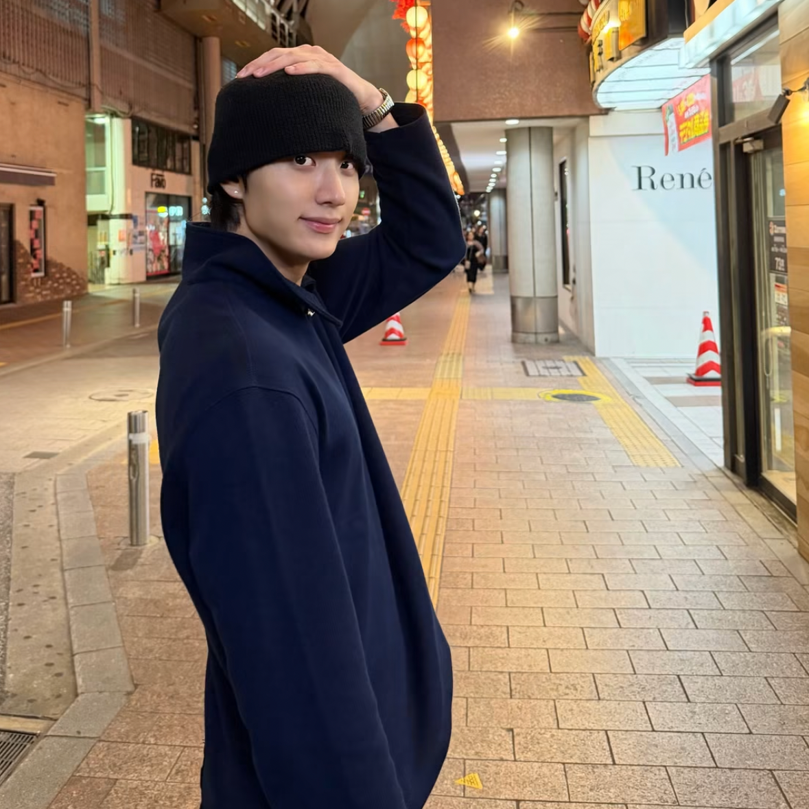 A moment captured by a fan of Kim Jaewon