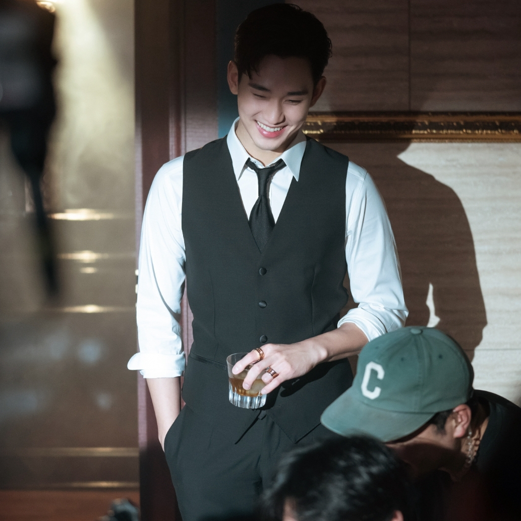 Behind-the-scenes cut of Kim Soohyun