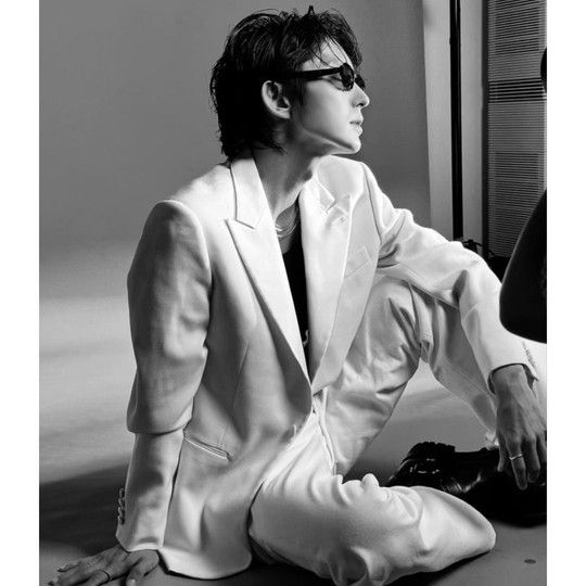 Behind-the-scenes cut of Lee Joongi