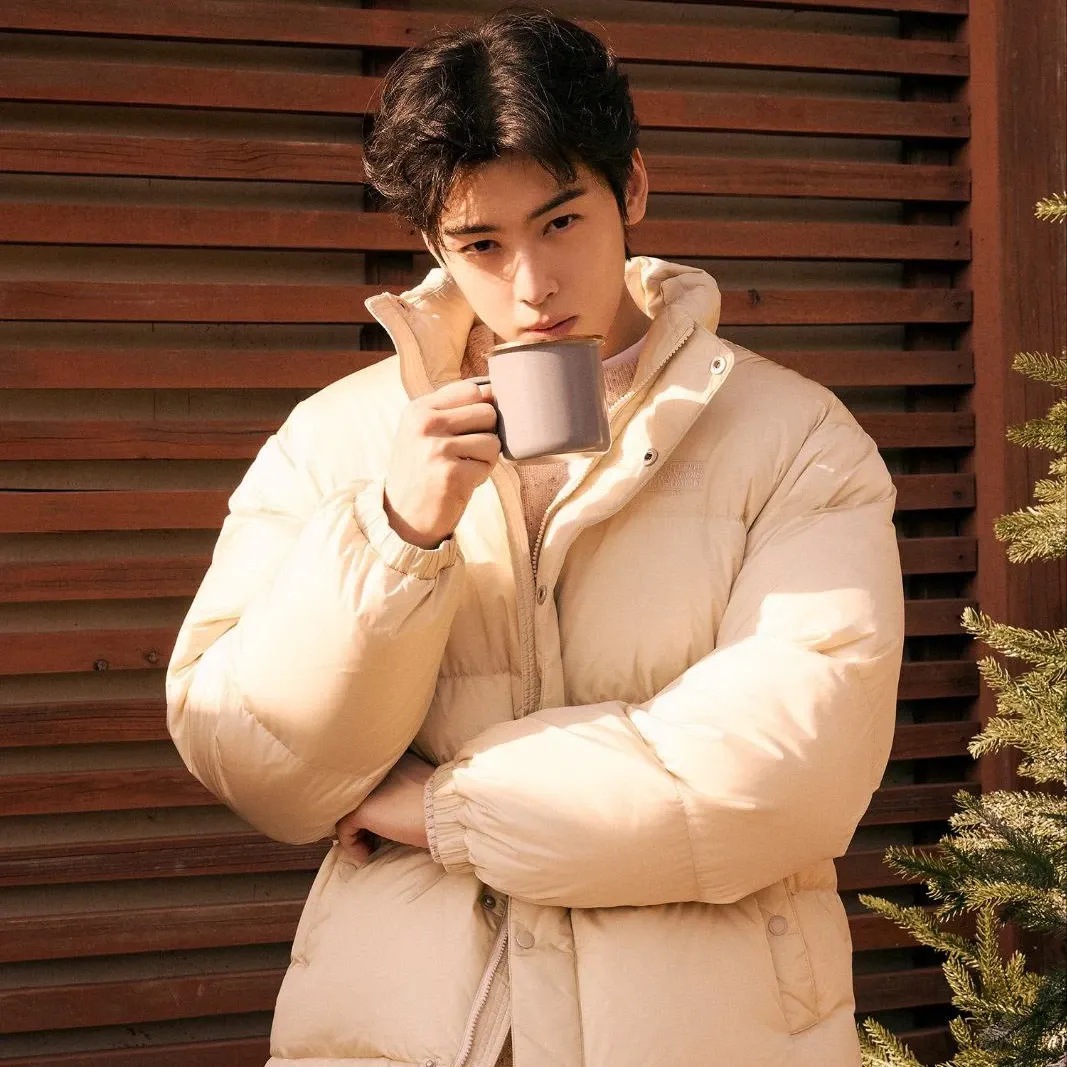 A moment captured by a fan of Cha Eunwoo