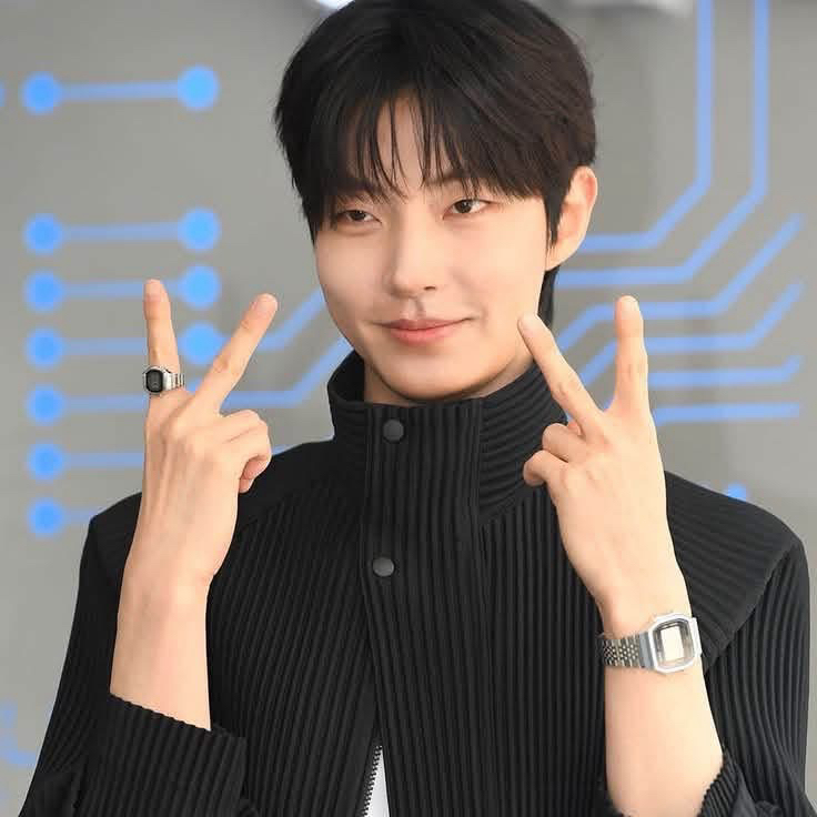 황인엽 최근 활동샷