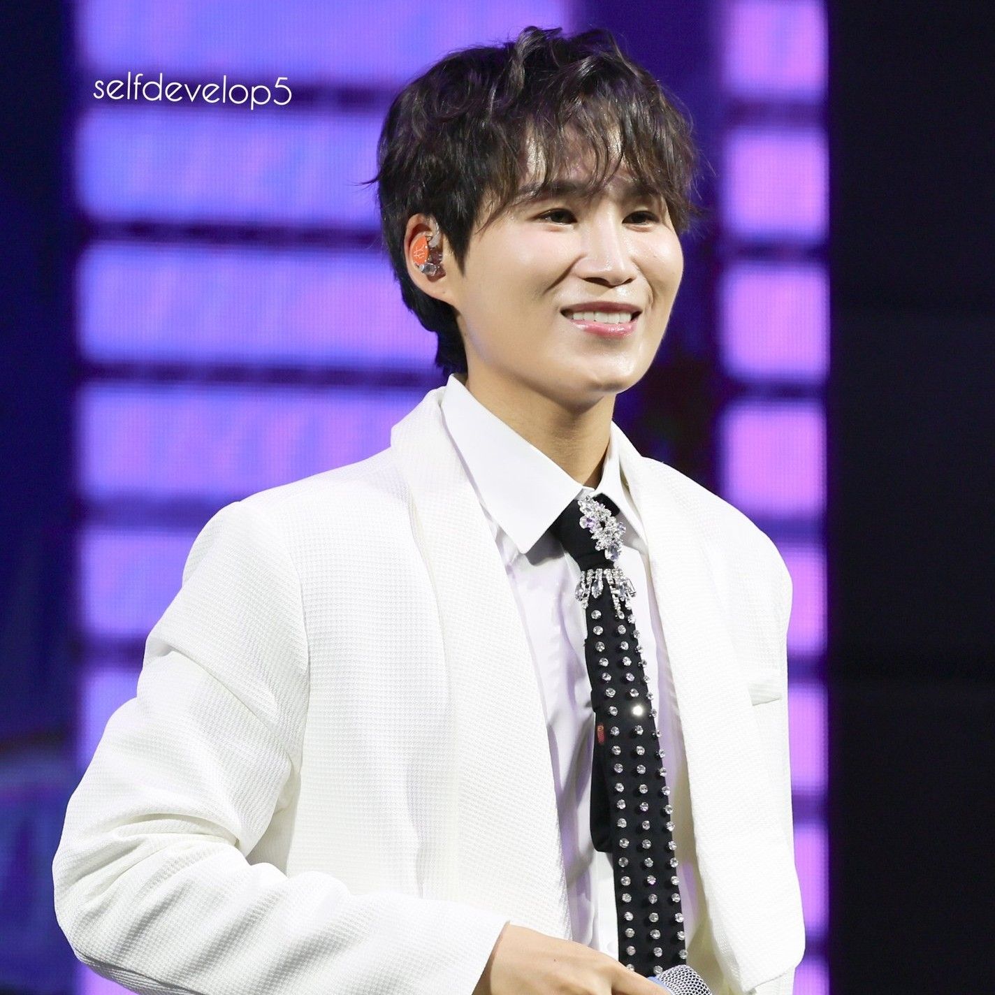 김희재의 비하인드 컷