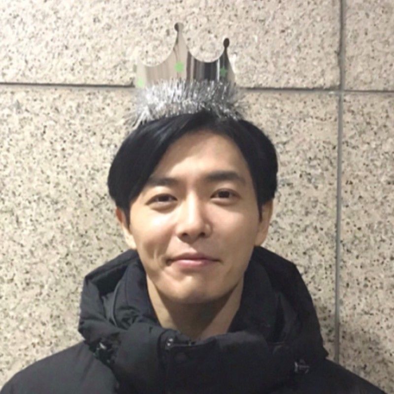 粉絲拍下的金材昱瞬間