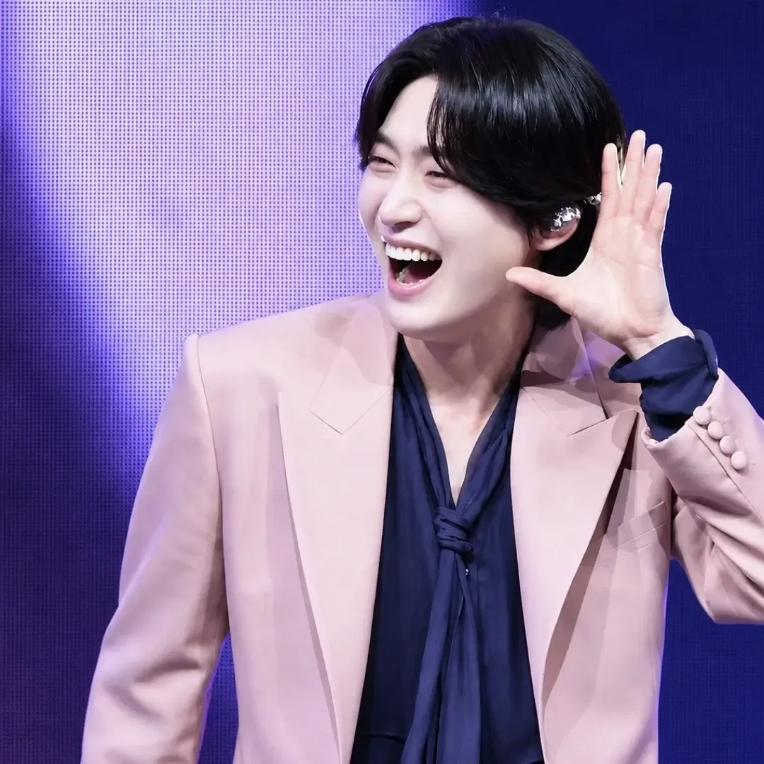 A moment captured by a fan of Kim Yongbin