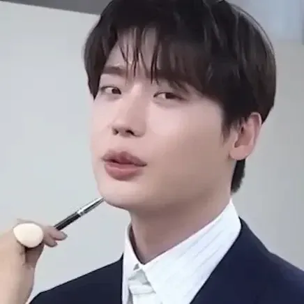 Recent activity shot of Lee Jongsuk