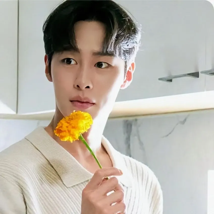 Recent activity shot of Lee Jaewook