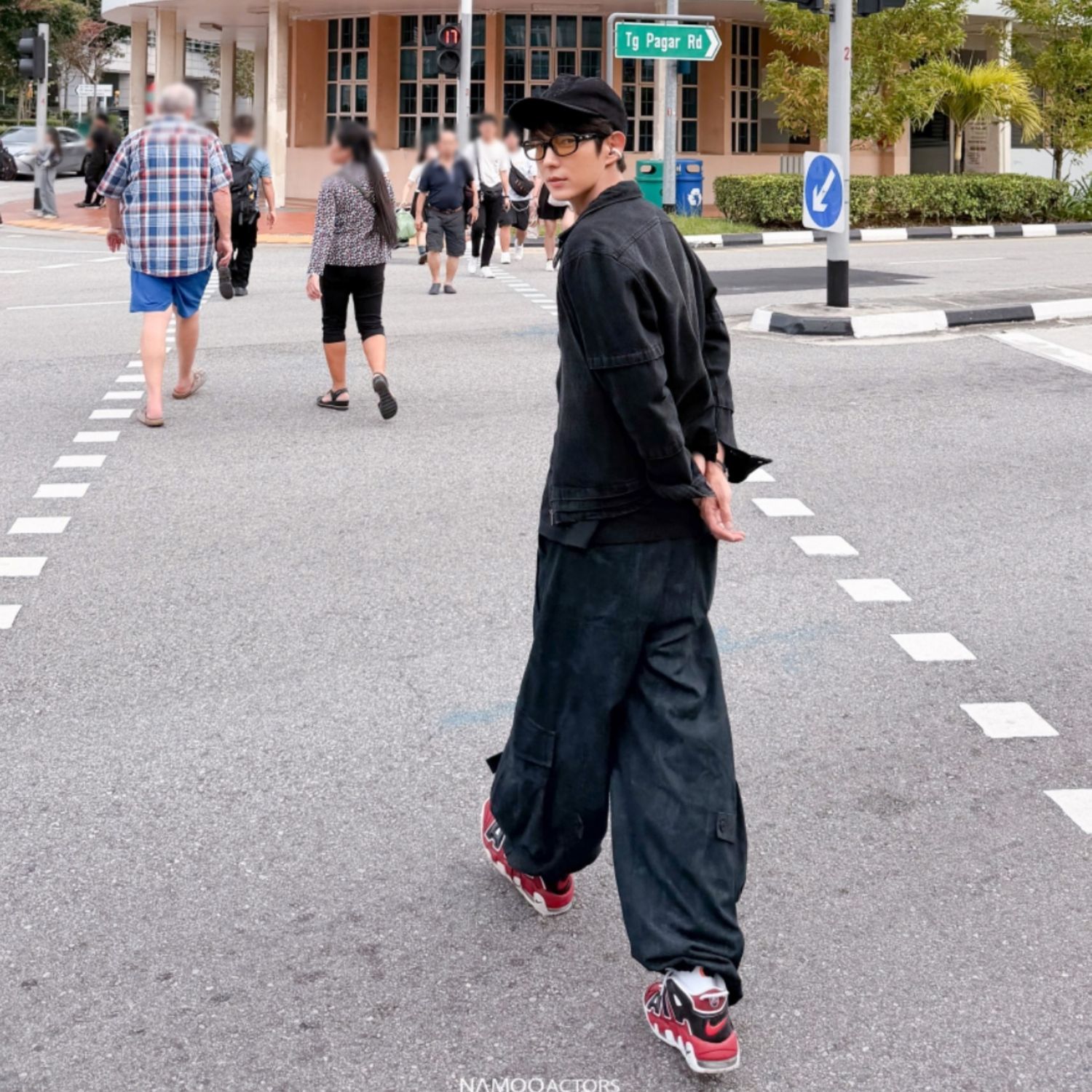 A moment captured by a fan of Lee Joongi