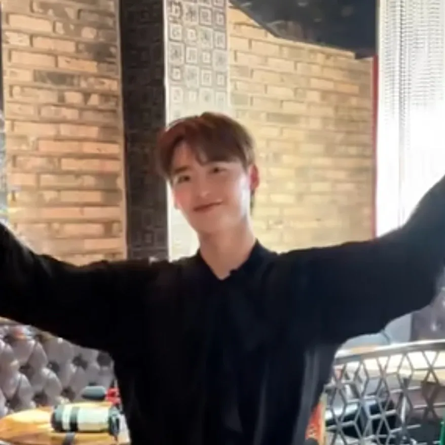 Behind-the-scenes cut of Lee Jongsuk