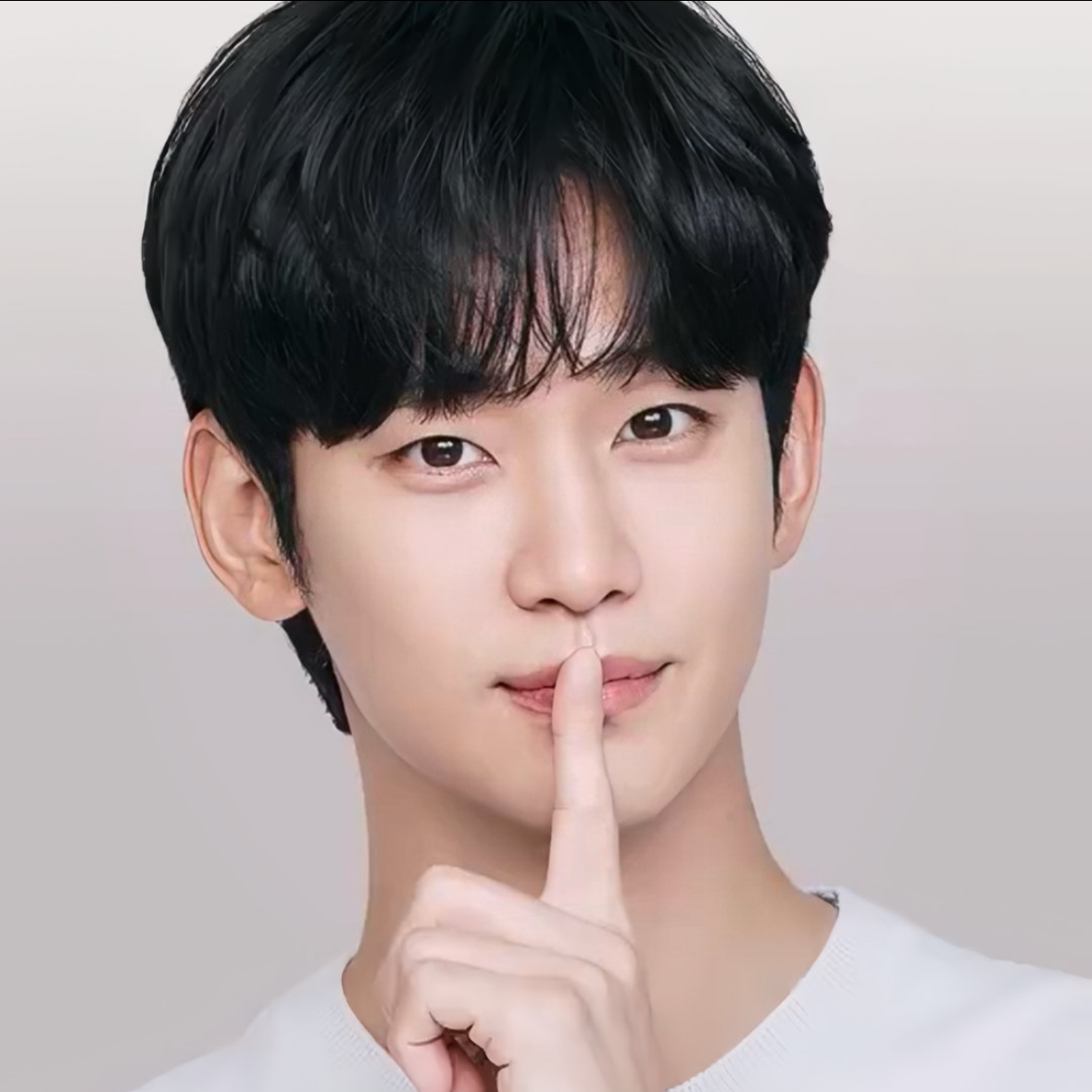 粉丝拍下的金秀贤瞬间