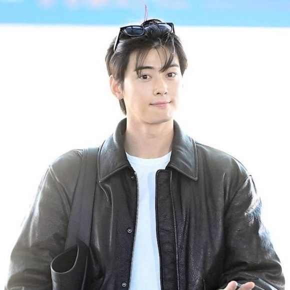 Recent activity shot of Cha Eunwoo