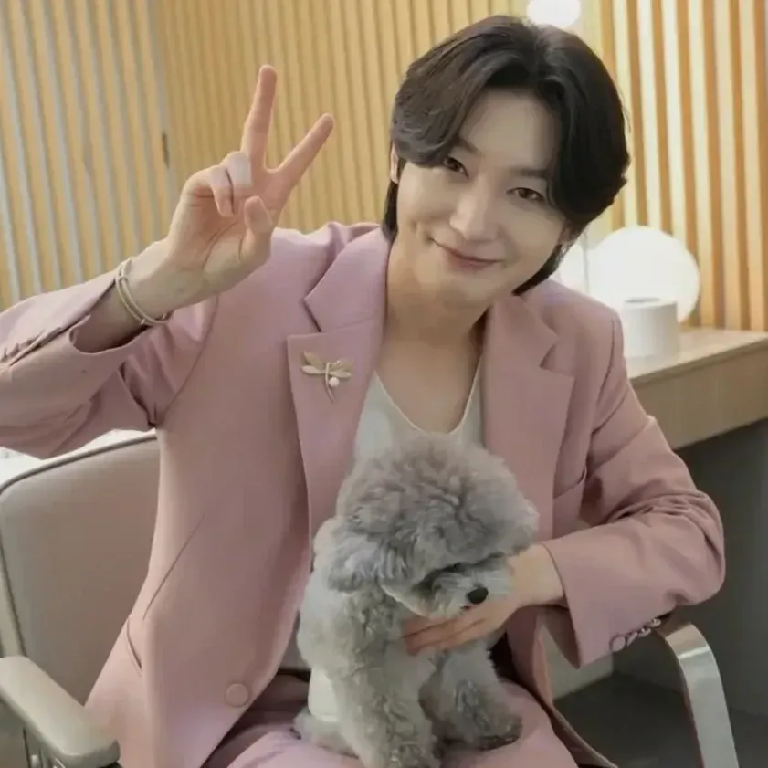 Latest photo of Kim Yongbin