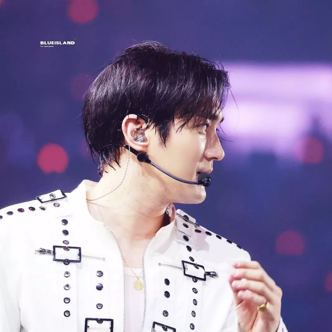 Behind-the-scenes cut of Choi Siwon