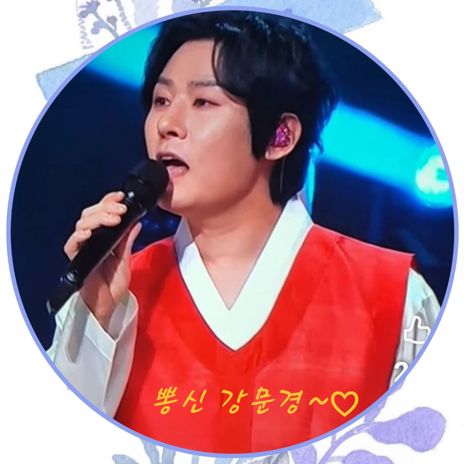 A moment captured by a fan of Kang Moonkyung