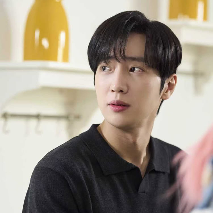 Behind-the-scenes cut of Lee Sangyeob