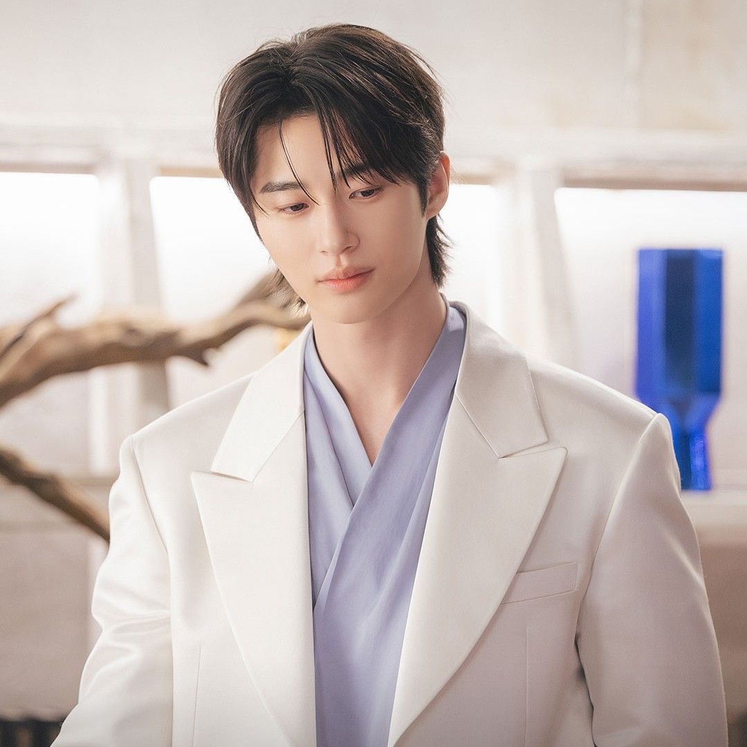 Behind-the-scenes cut of Byeon Wooseok